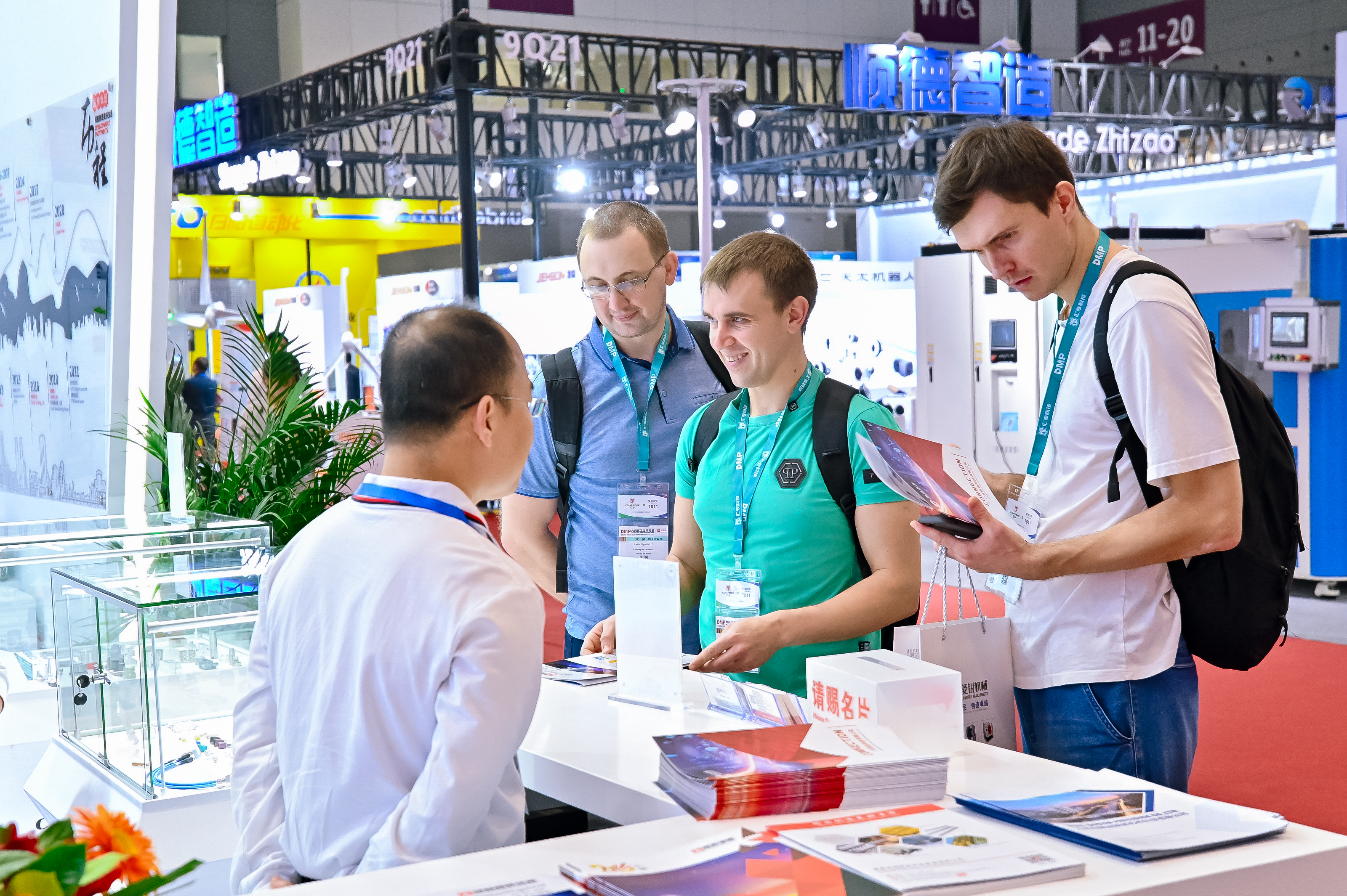International buyer at a DMP exhibition