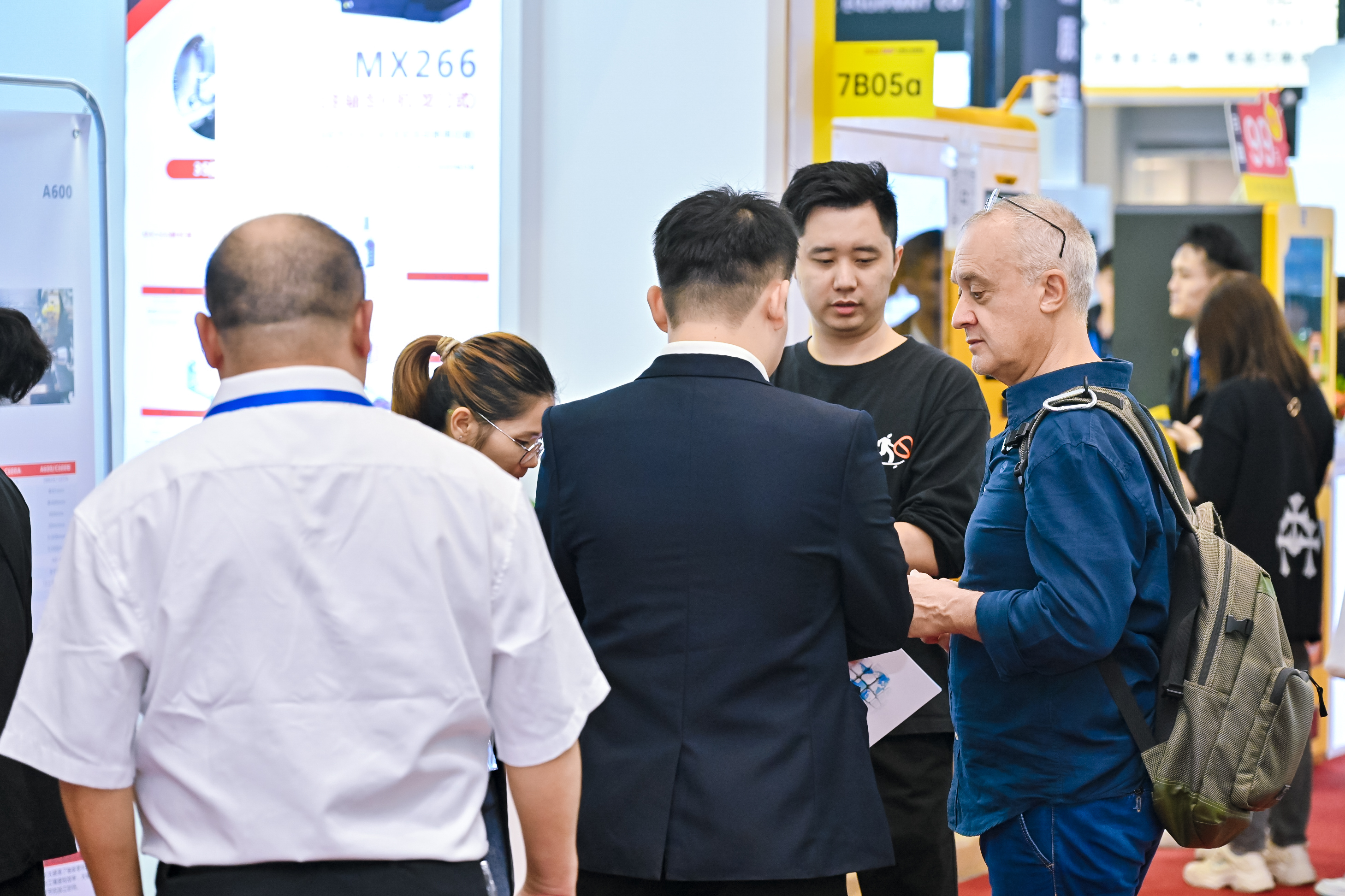 International buyers meeting exhibitors at DMP 2025