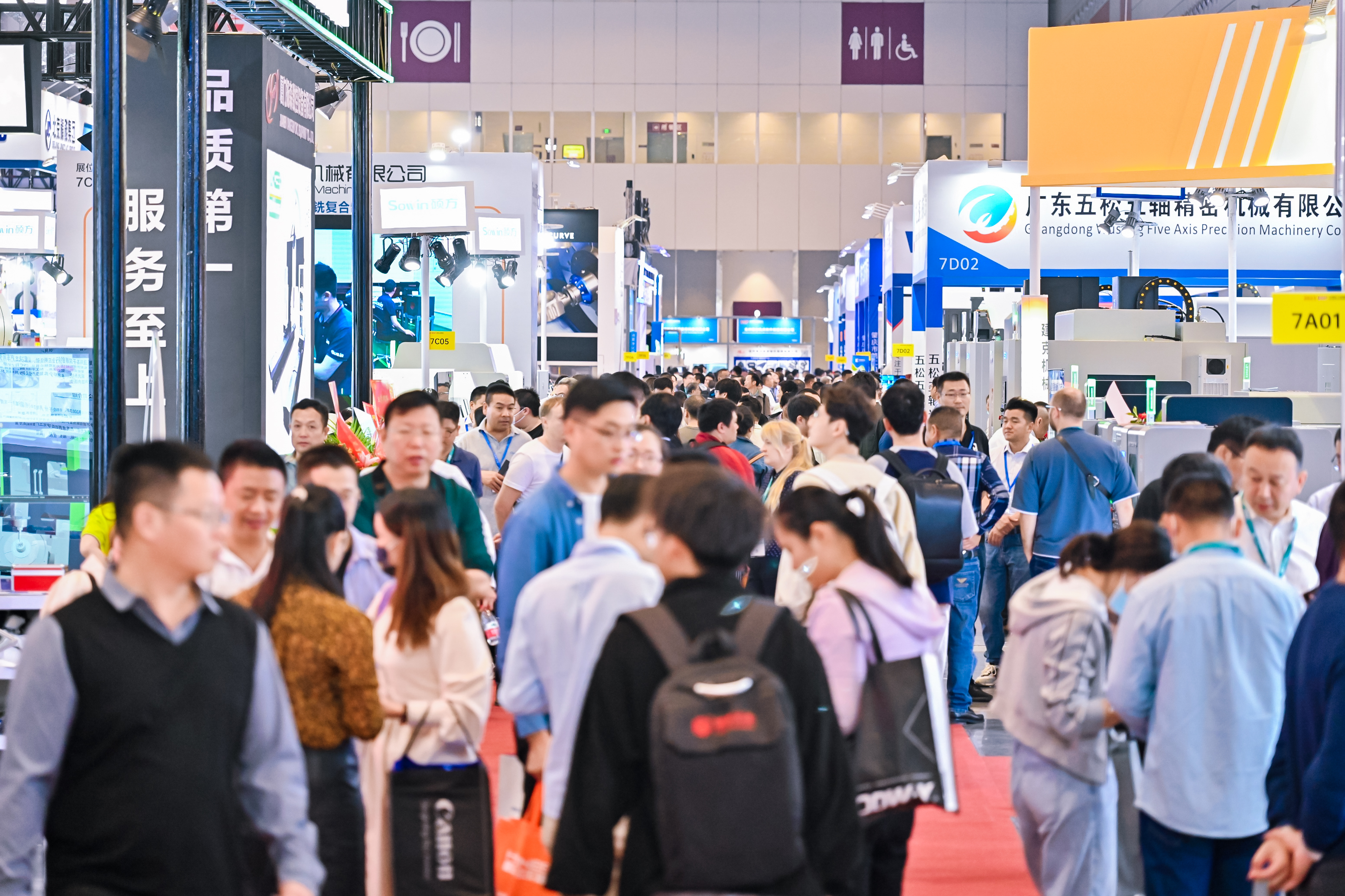 Busy exhibition aisles at DMP 2025