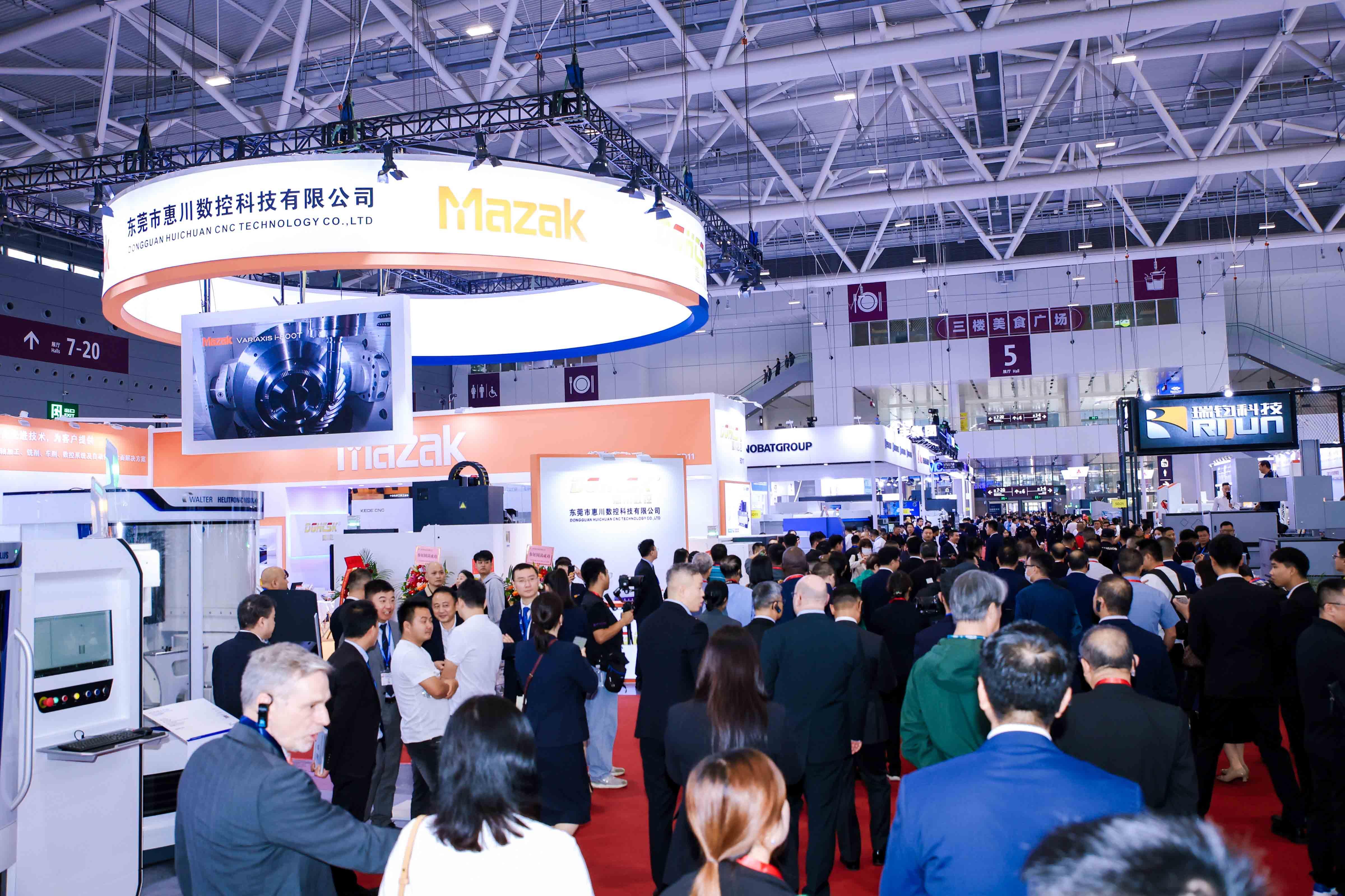 Buyers and exhibitors meeting at DMP